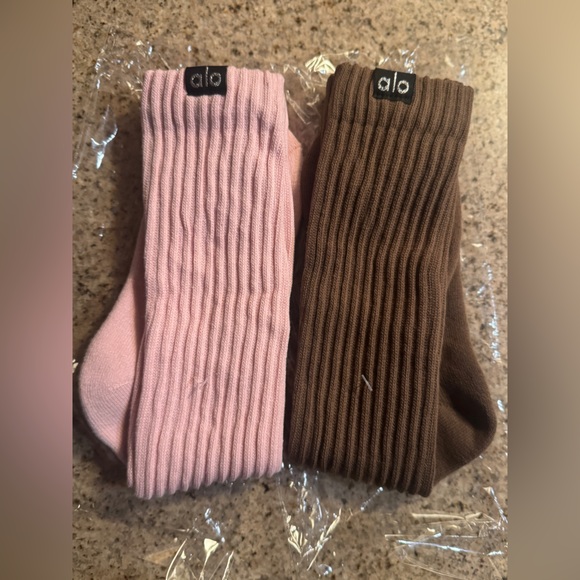 ALO Yoga Accessories - Alo yoga scrunch socks